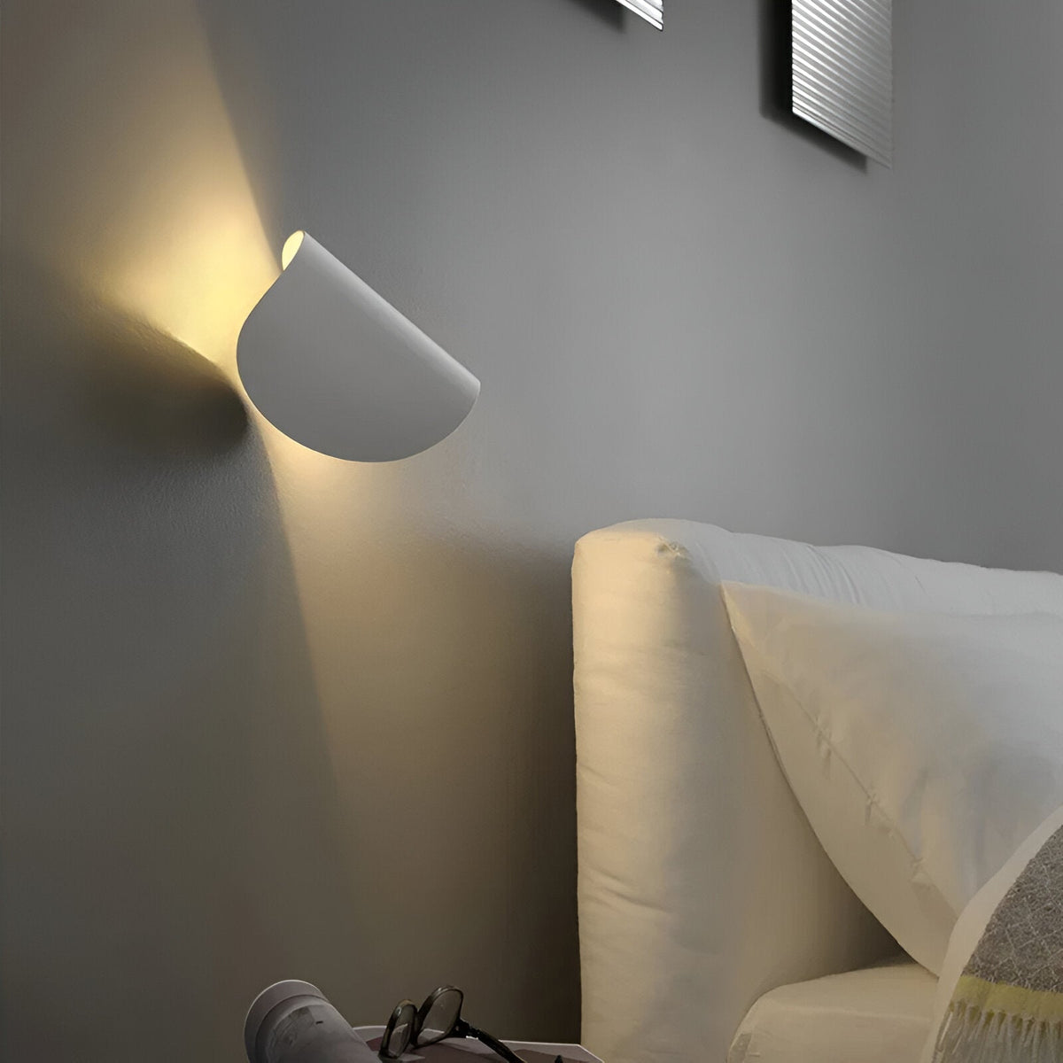 Modern Metal Wall Light — Rotatable Head and Adjustable Direction
