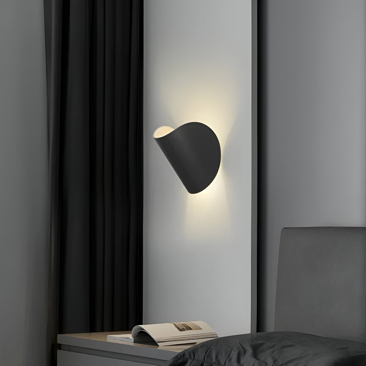 Modern Metal Wall Light — Rotatable Head and Adjustable Direction