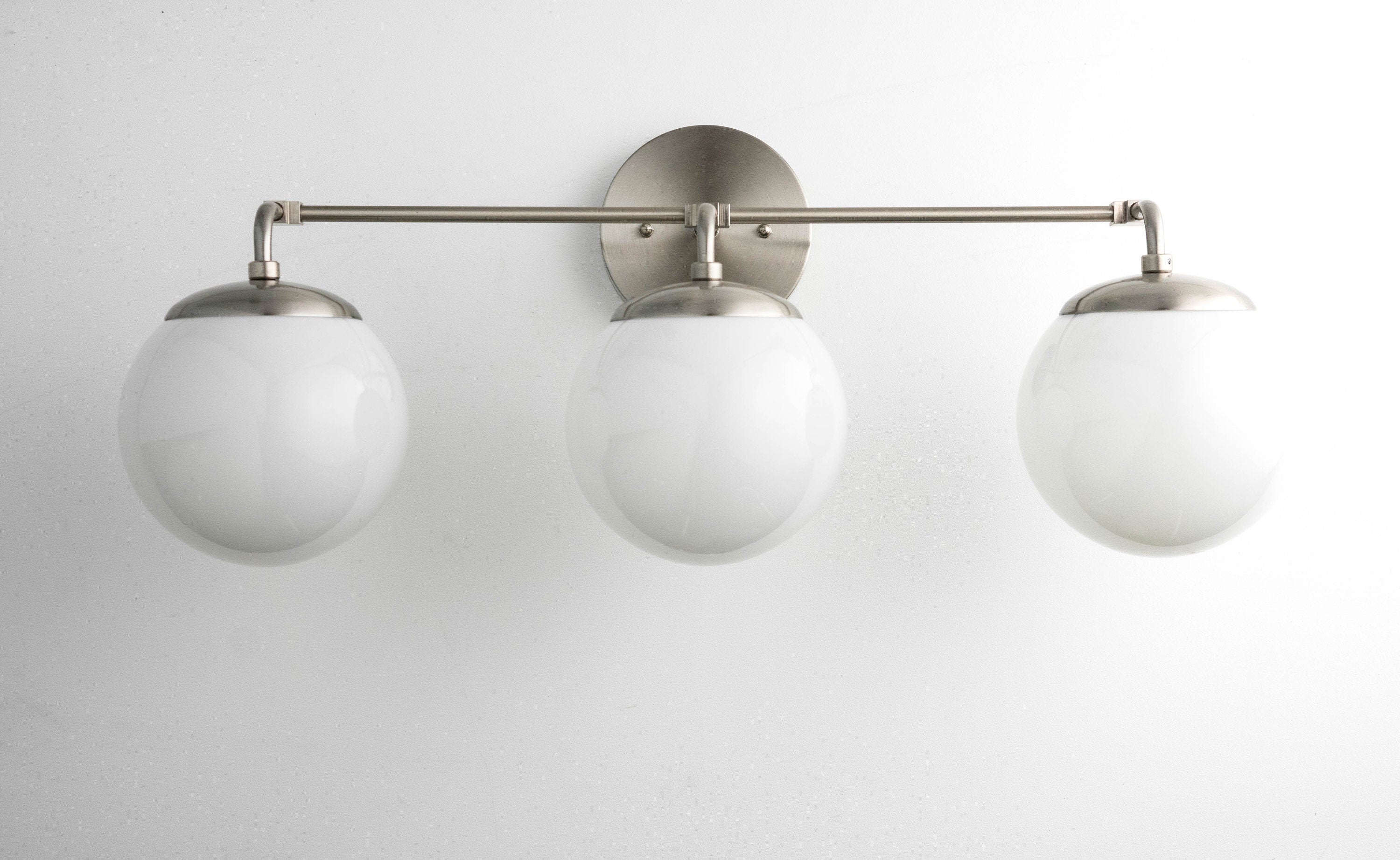 مصباح Glorica Glass الشريطي LED القابل لتعتيم الإضاءة للمرآة – وحدة إضاءة حمّام كروية بسيطة | Esilora