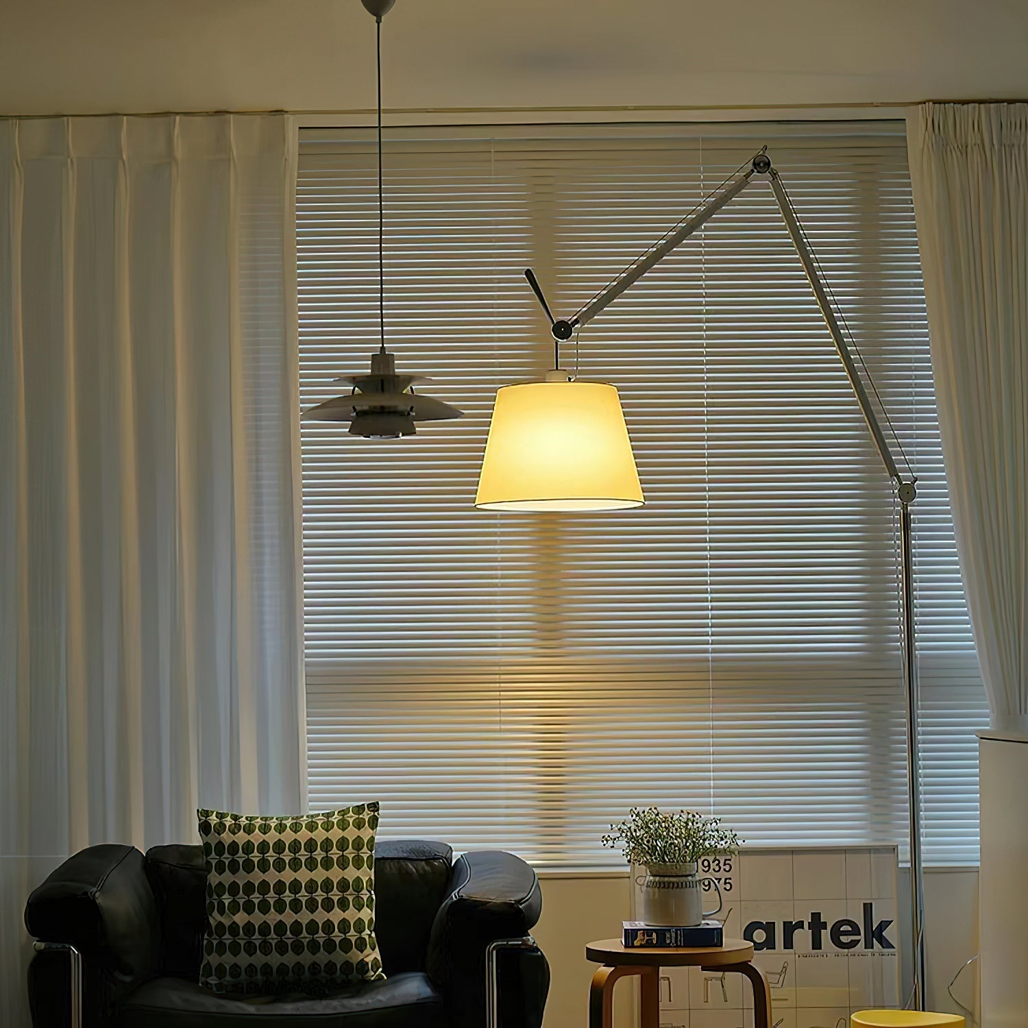 Velthea Floor Lamp | Esilora