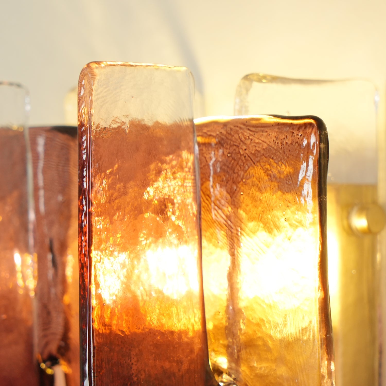 Verdura Architectural Wall Mounted Lamp with Glass Panel Design | Esilora