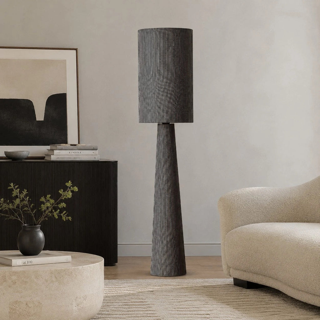 Stojací lampa s šedým pruhovaným látkovým stínidlem | Esilora
