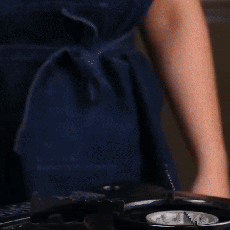 Coating-Free Titanium Frying Pan for Natural Cooking Performance