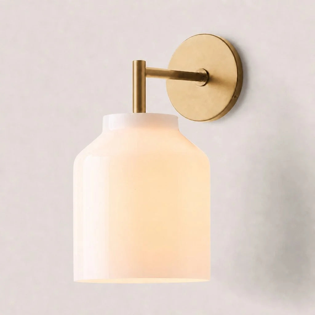 Hanton minimalistisk væglampe – væglampe i vintage-mælkeglas og metaldetalje | Esilora