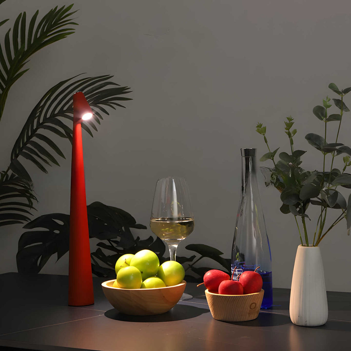 Lampada da tavolo moderna a LED senza fili alimentata a batteria