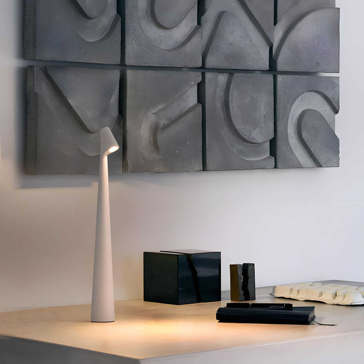 Lampada da tavolo moderna a LED senza fili alimentata a batteria