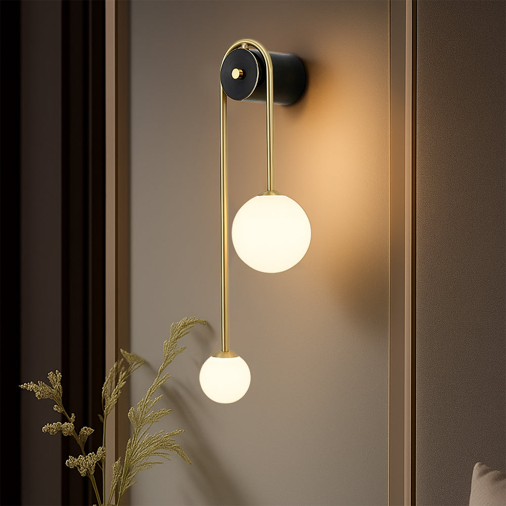 Lampada da parete moderna in ottone — design geometrico contemporaneo