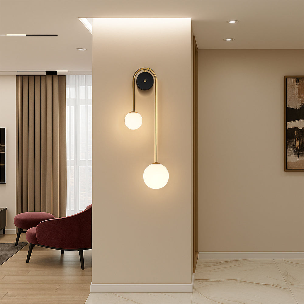 Lampada da parete moderna in ottone — design geometrico contemporaneo
