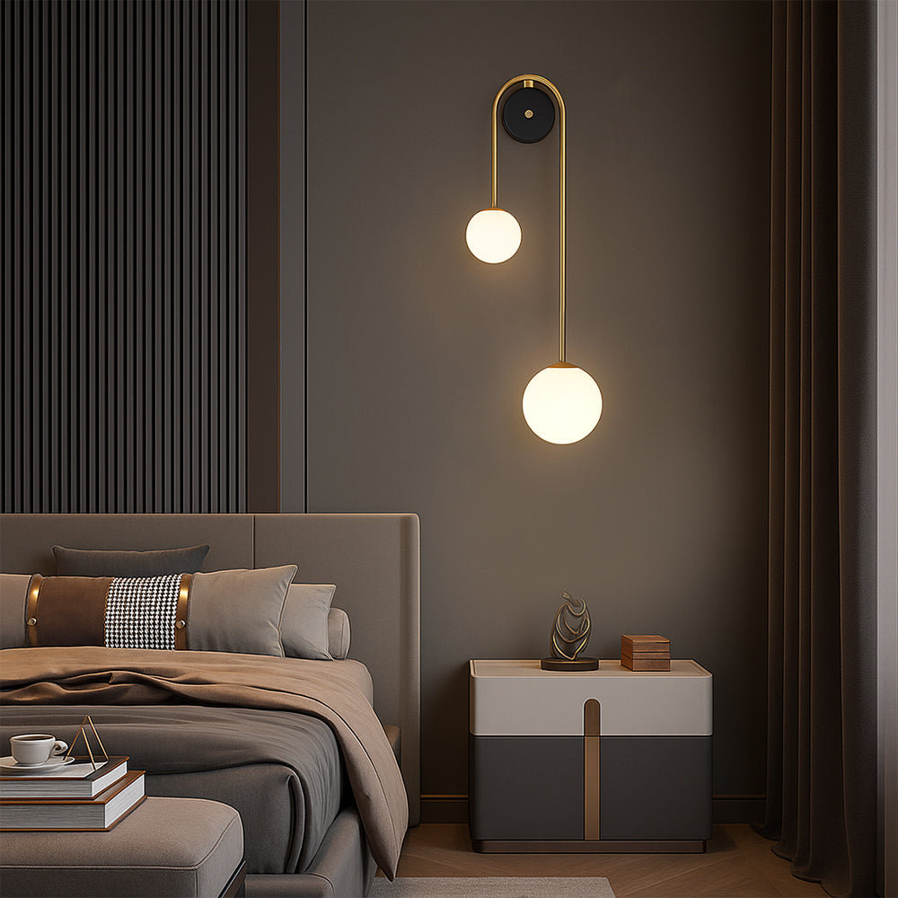 Lampada da parete moderna in ottone — design geometrico contemporaneo