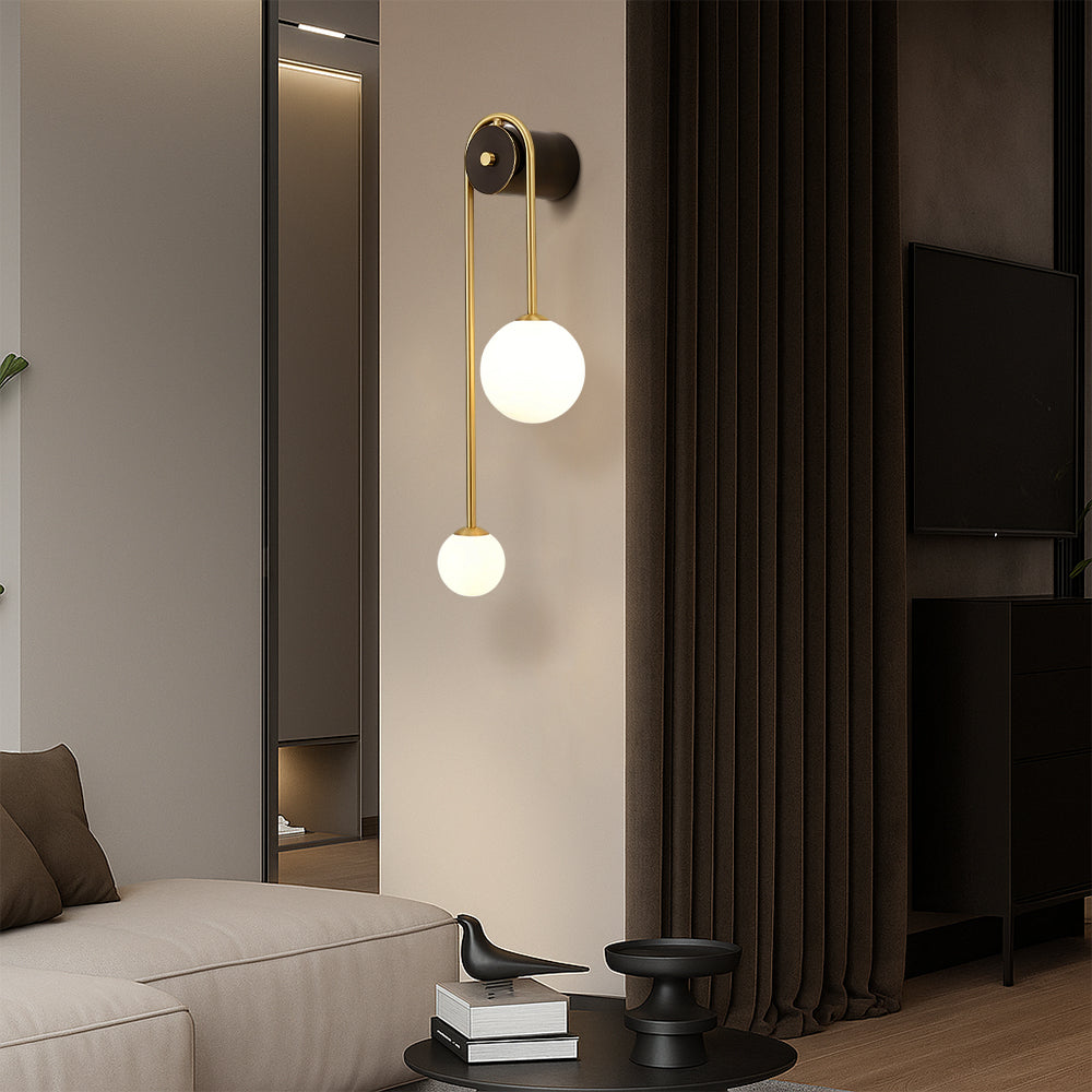 Lampada da parete moderna in ottone — design geometrico contemporaneo