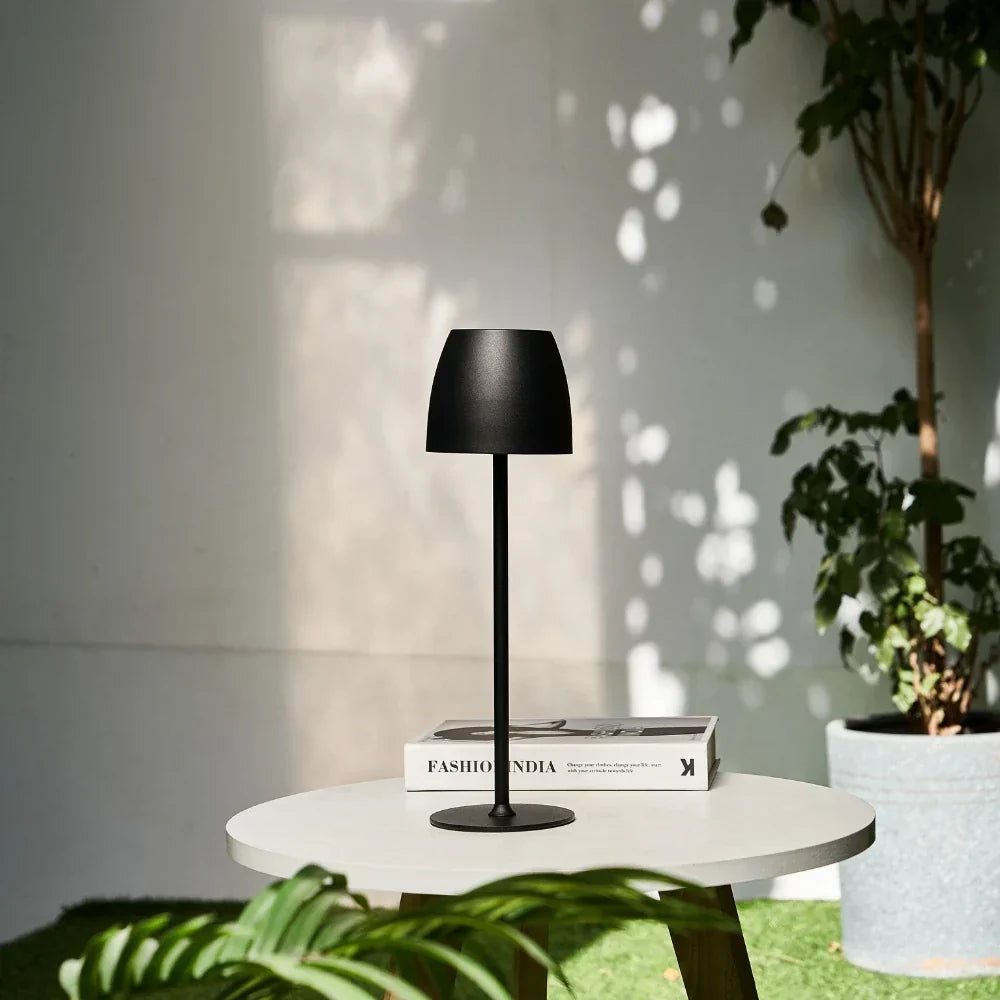 Lampă de masă LED fără fir, cu intensitate reglabilă - construcție integral metalică