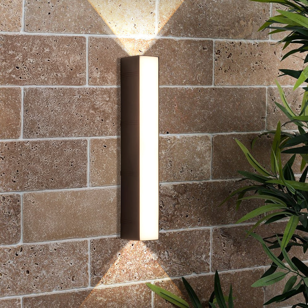 Lampă de perete LED metalică, rezistentă la intemperii — design modern pentru exterior