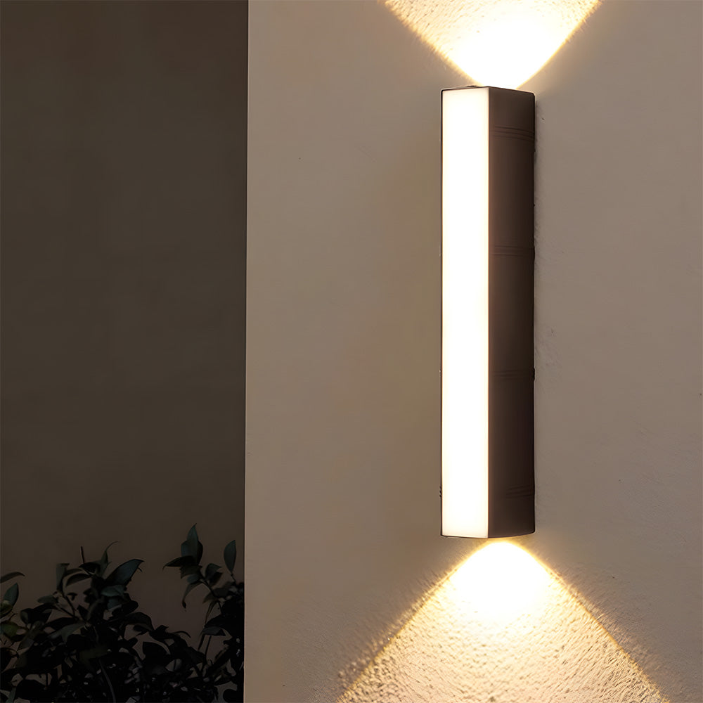 Lampă de perete LED metalică, rezistentă la intemperii — design modern pentru exterior