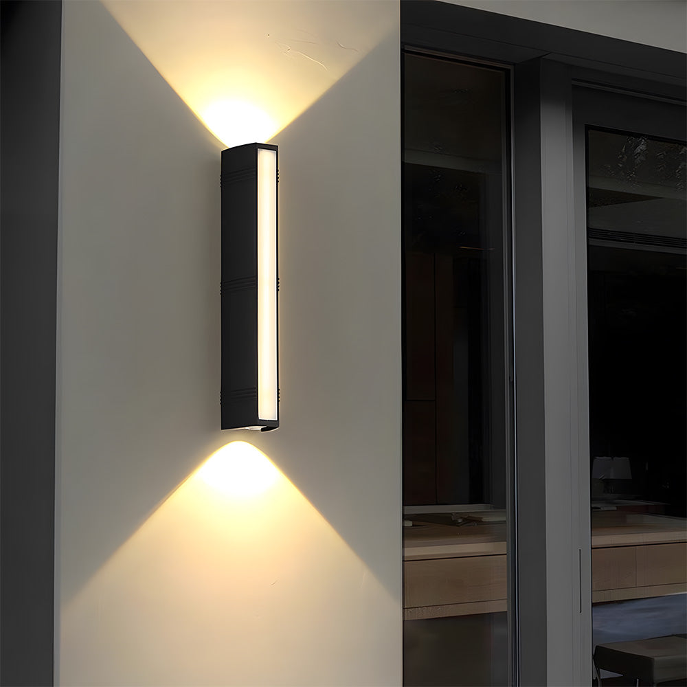 Lampă de perete LED metalică, rezistentă la intemperii — design modern pentru exterior