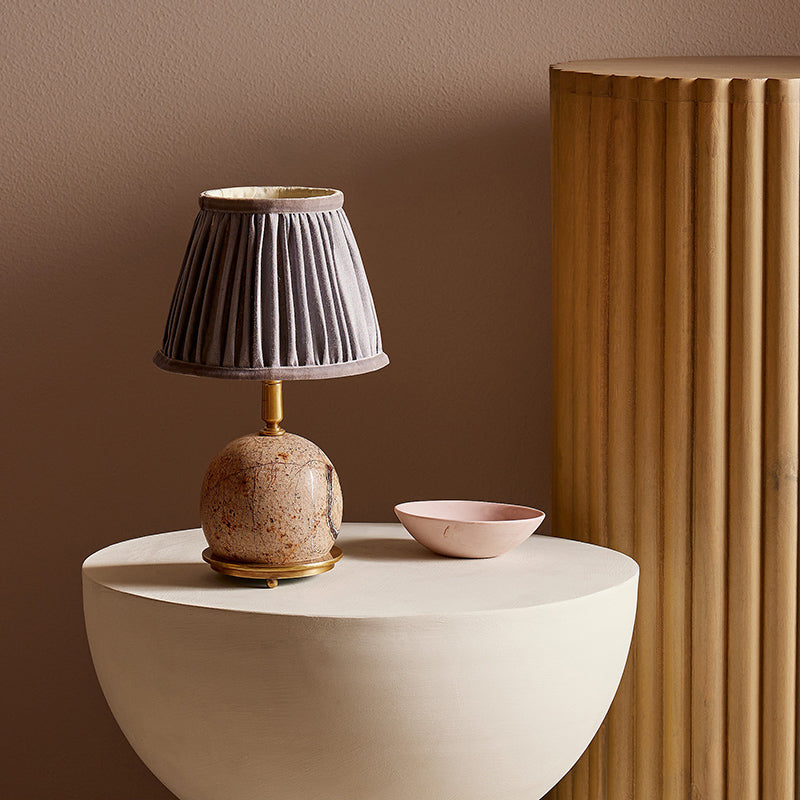 Moderne skulpturale Tischlampe – minimalistische Dekorationsleuchte für Schlafzimmer und Wohnzimmer | Esilora