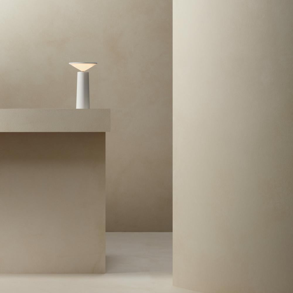 Modern Minimalist LED Table Lamp — Cordless Dimmable Design
