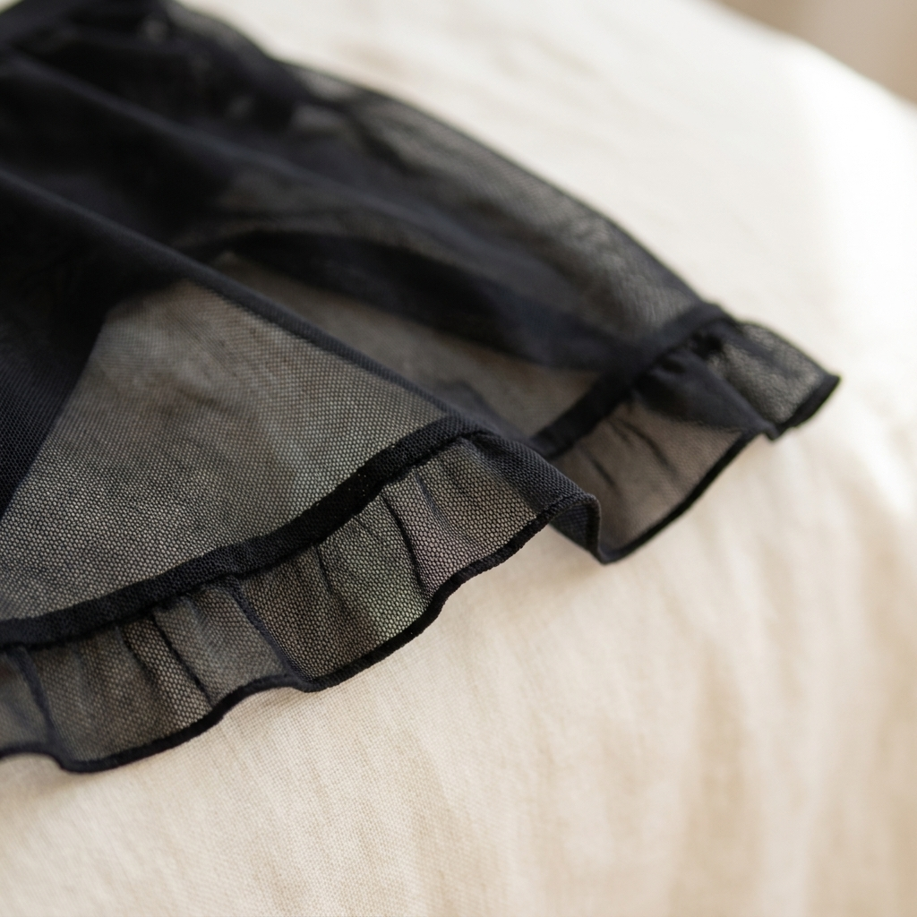 Soirée – Krajkový set babydoll s výstřihem do V a průsvitnou síťovanou sukní - Esilora