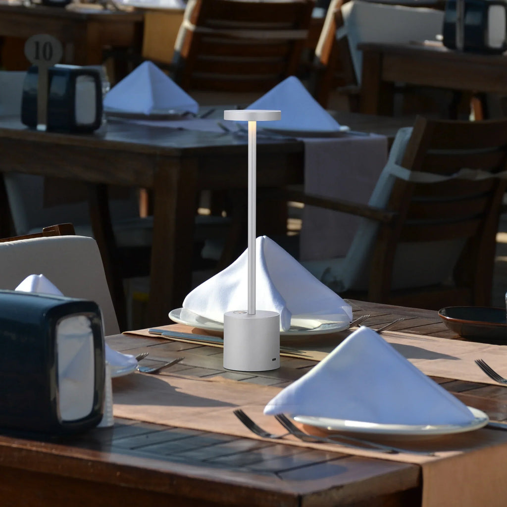 مصباح طاولة LED ذهبي عصري — محمول، قابل لتعتيم الإضاءة باللمس