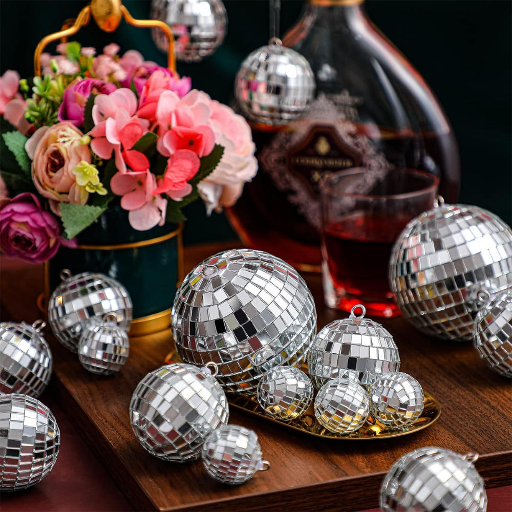 Conjunto de bolas espelhadas prateadas — esferas de discoteca facetadas e refletoras