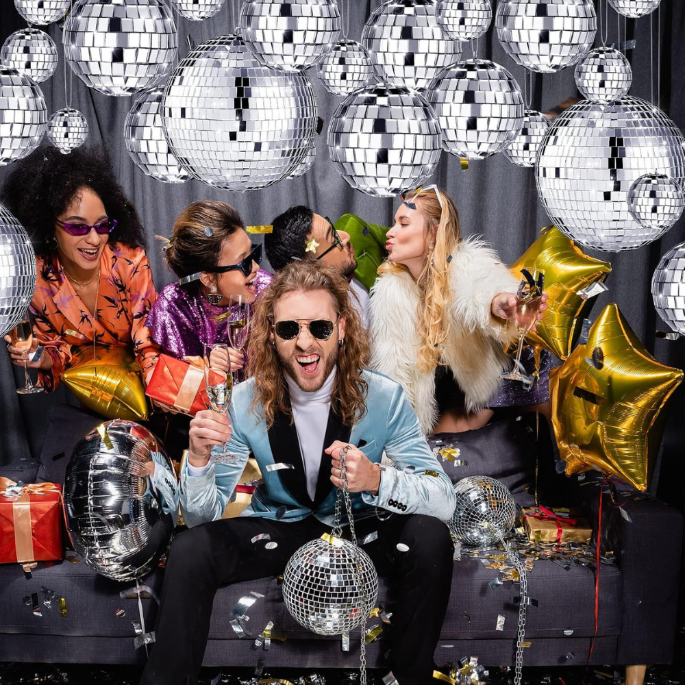 Conjunto de bolas espelhadas prateadas — esferas de discoteca facetadas e refletoras