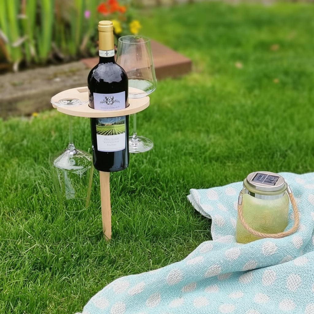 Składany stolik na wino do użytku na zewnątrz — 2 kieliszki, butelka i przekąski