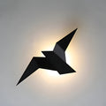 Modern vägglampa i metall — geometrisk origamidesign