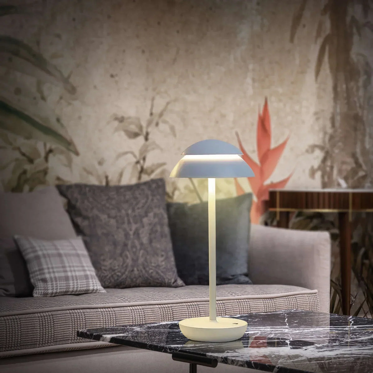 Wireless LED Table Lamp — Modern Metal Frame