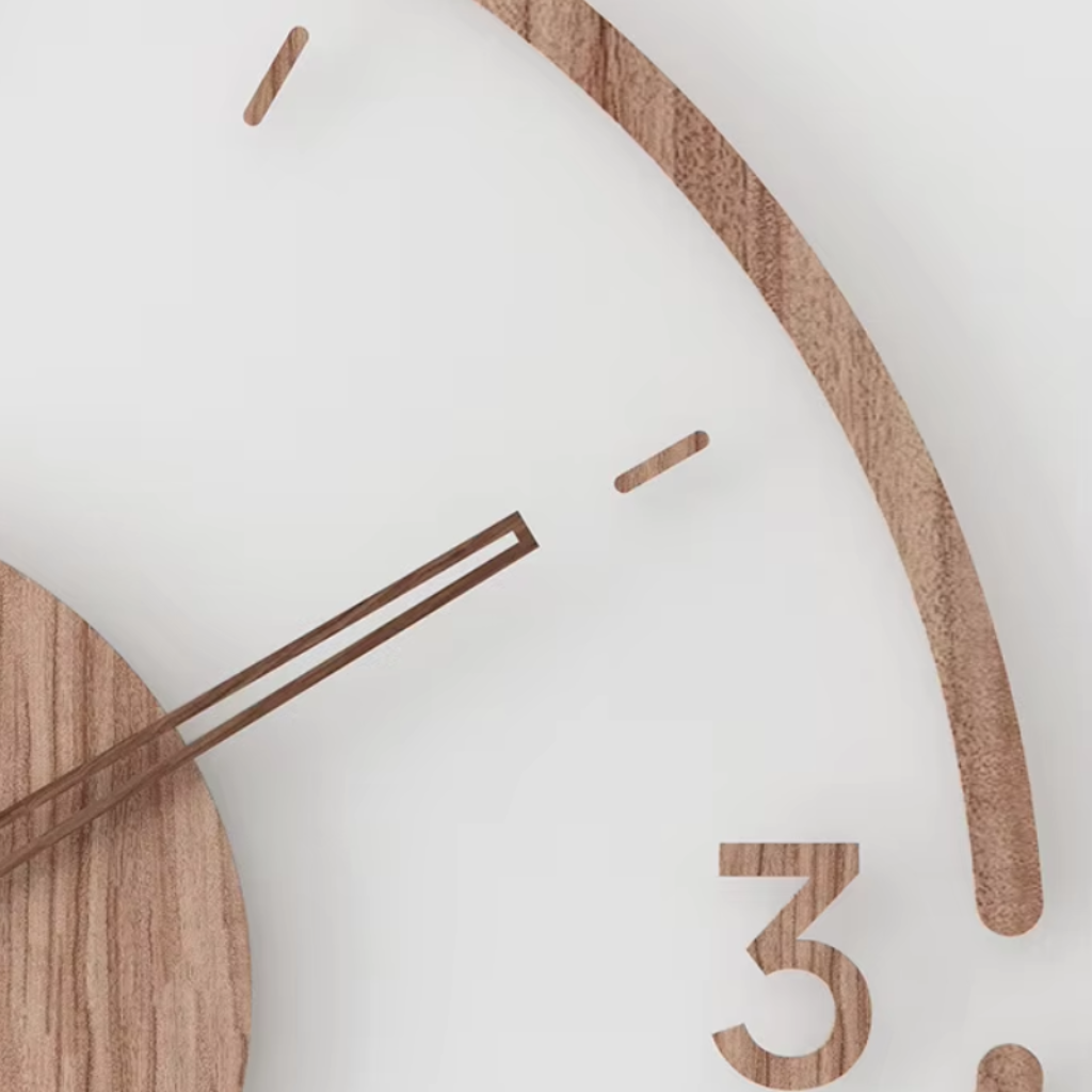 Moderne houten wandklok — minimalistisch ontwerp, stil kwartsuurwerk met vloeiende secondewijzer