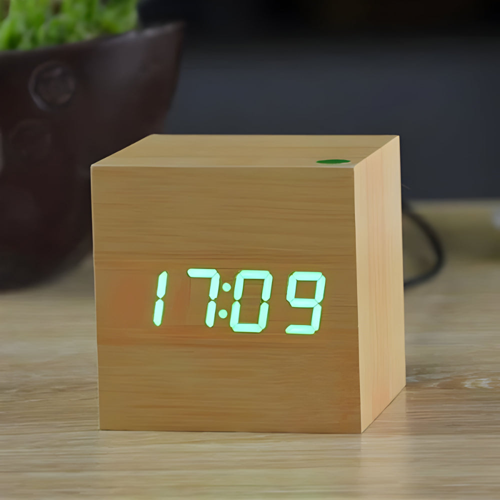 Ceas de masă digital minimalist din lemn - design cubic modern