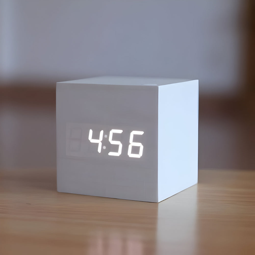Ceas de masă digital minimalist din lemn - design cubic modern