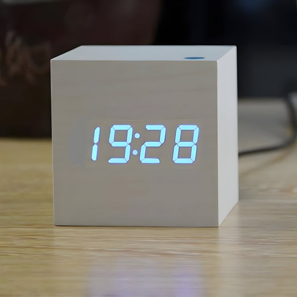 Ceas de masă digital minimalist din lemn - design cubic modern