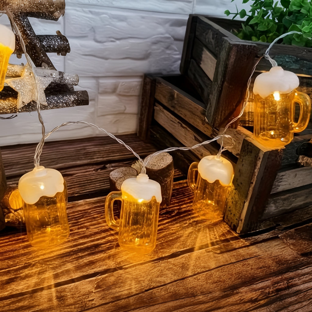 Batteriebetriebene Oktoberfest-LED-Lichterkette mit Bierkrügen