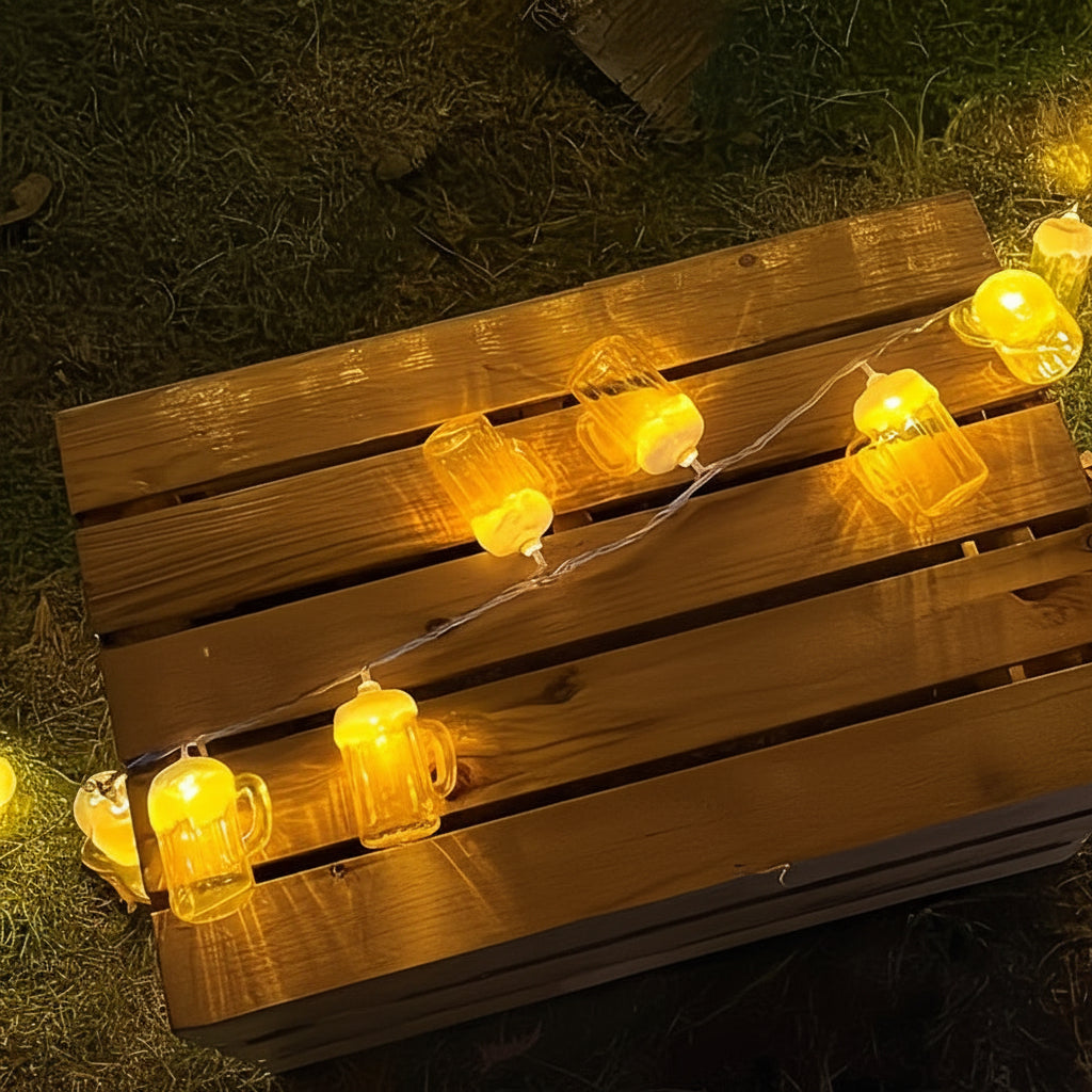 Batteriebetriebene Oktoberfest-LED-Lichterkette mit Bierkrügen