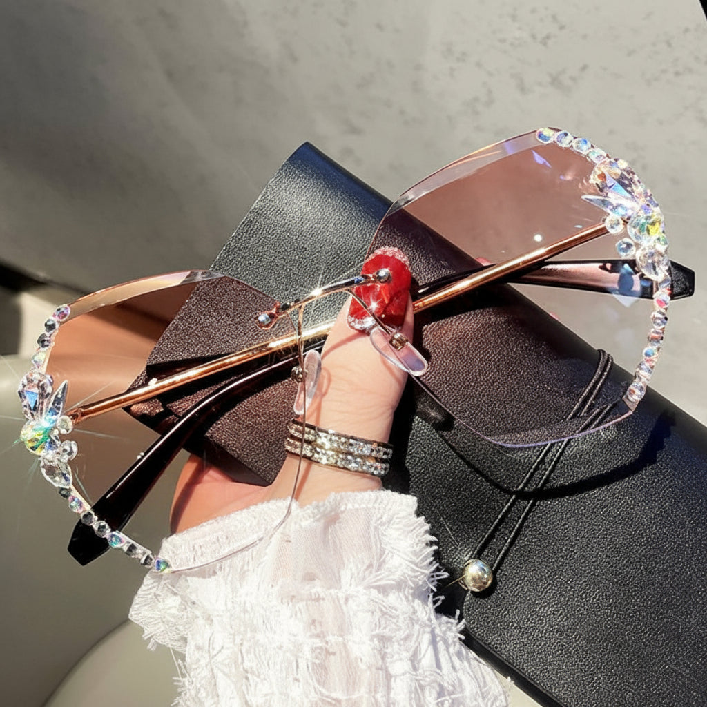 Óculos de sol sem aro para mulher — proteção UV, design leve com frente aberta