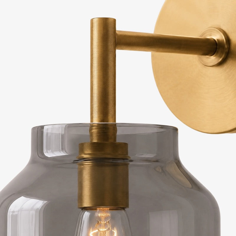 Hanton minimalistisk væglampe – væglampe i vintage-mælkeglas og metaldetalje | Esilora