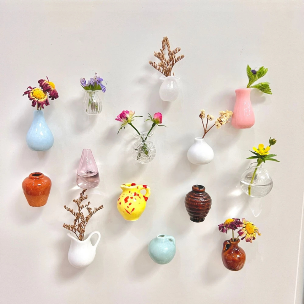 Kompakt glasblomstervase med minimagnet, 2 cm – Blomstret vægdekoration