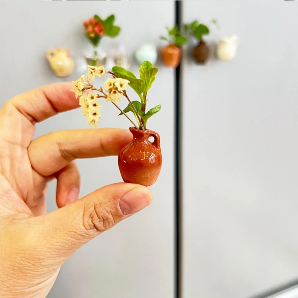 Kompakt glasblomstervase med minimagnet, 2 cm – Blomstret vægdekoration