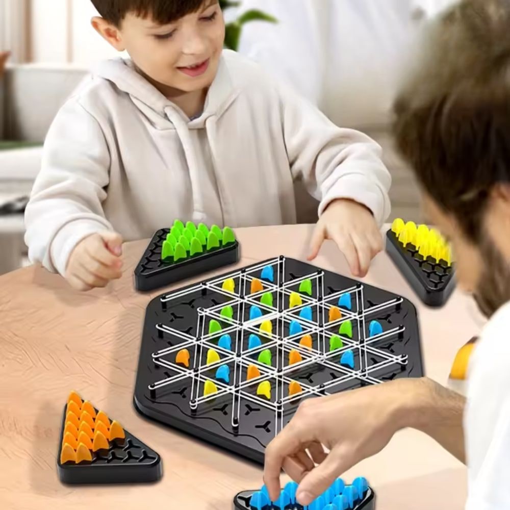 Schach-Strategiespiel — taktischer Ketten-Dreiecksmechanismus