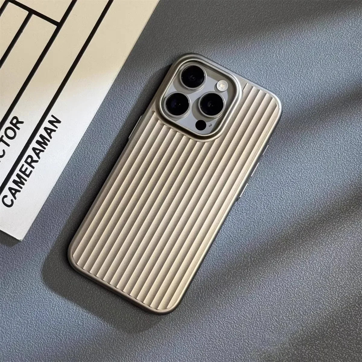 Funda antigolpes para iPhone - Carcasa delgada con aspecto metálico