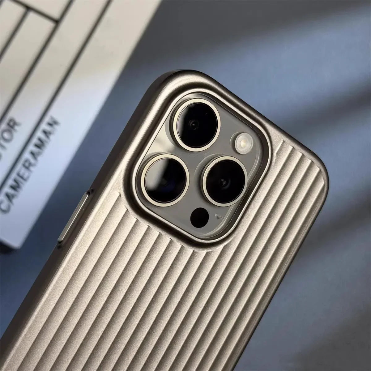 Funda antigolpes para iPhone - Carcasa delgada con aspecto metálico