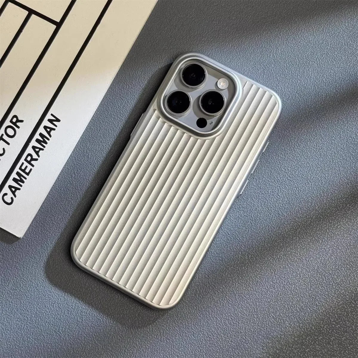 Funda antigolpes para iPhone - Carcasa delgada con aspecto metálico