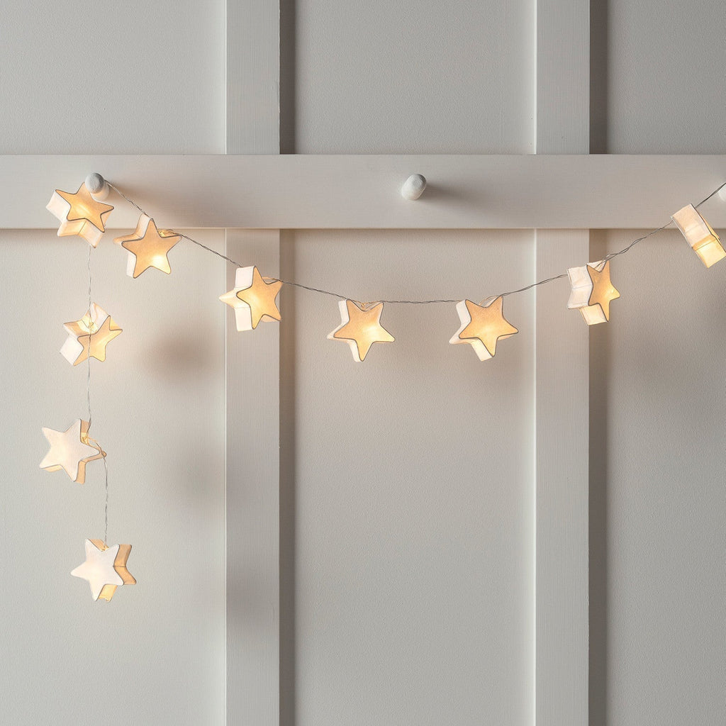 Guirnalda de luces LED en blanco cálido con diez estrellas de papel