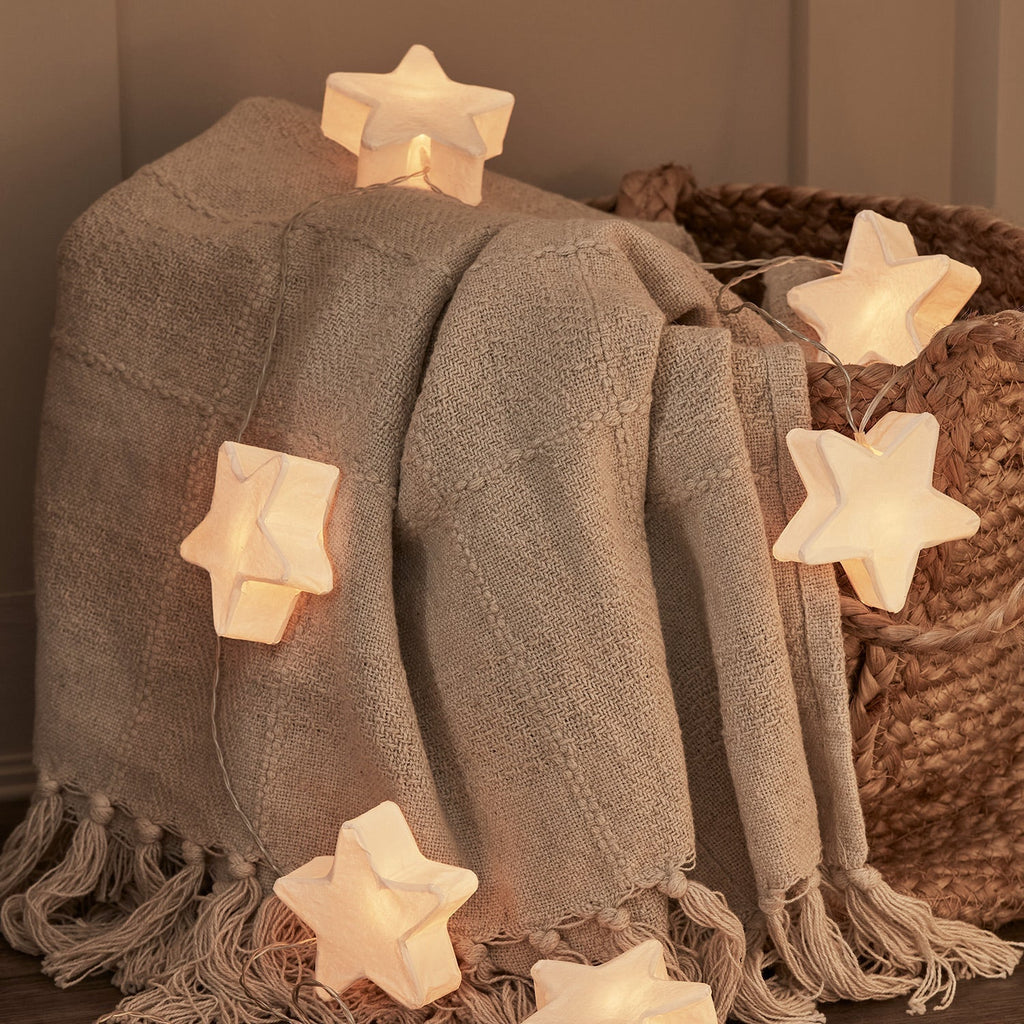 Guirnalda de luces LED en blanco cálido con diez estrellas de papel