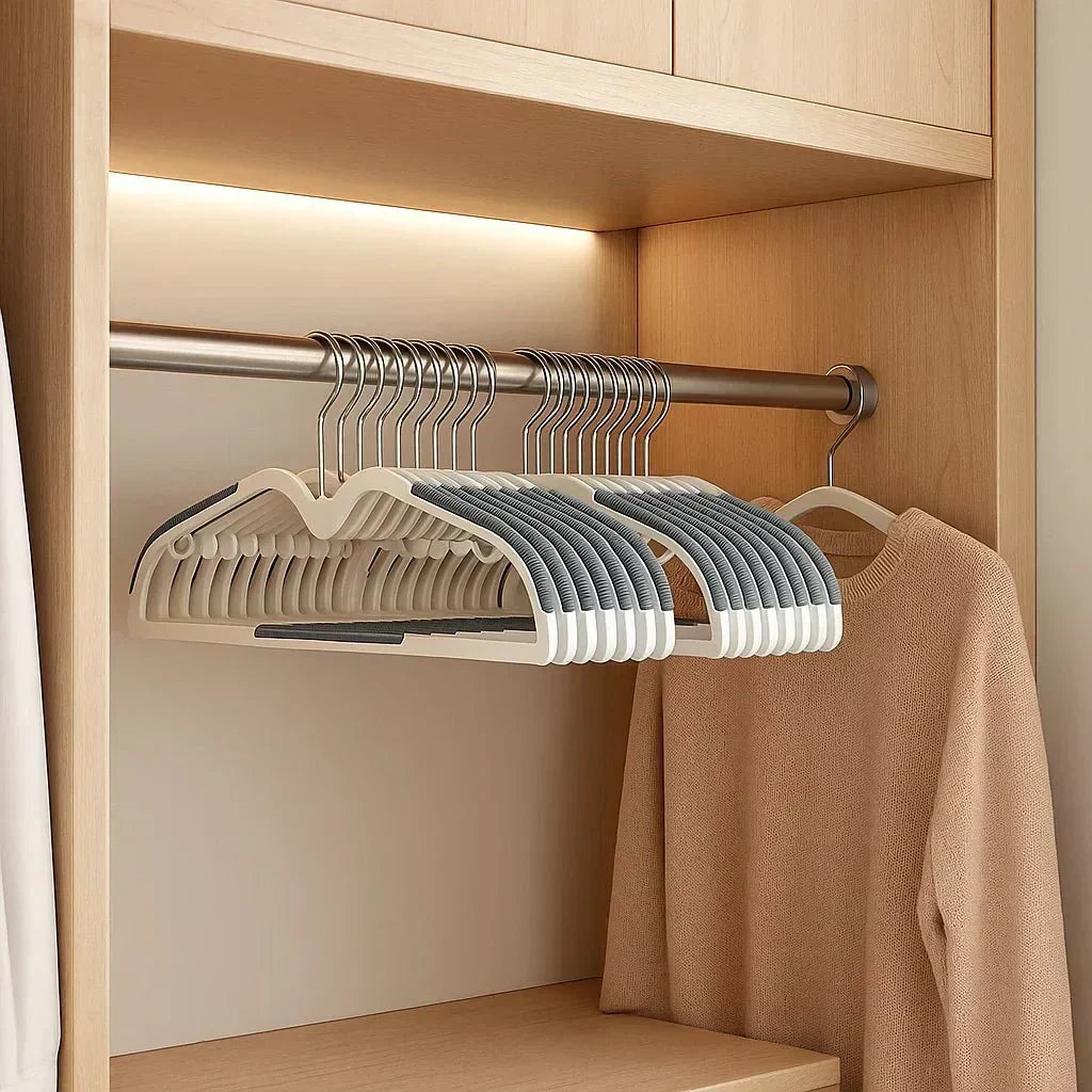 Closella Space Saving Non Slip Clothes Hanger With 360 Degree Swivel Hook