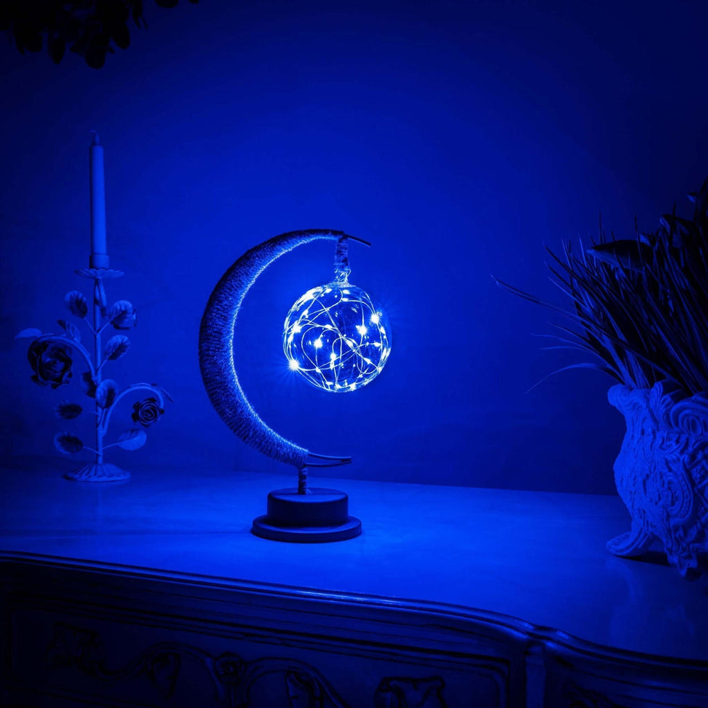 Stolní LED lampa ze skla - napájená bateriemi, srpek měsíce a zavěšená koule