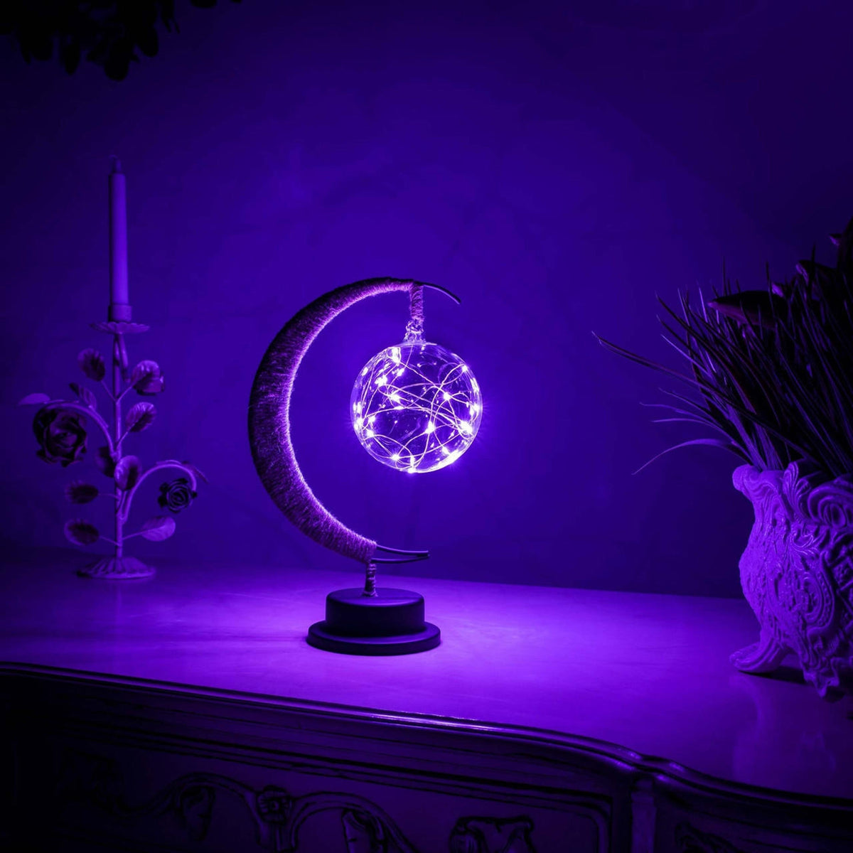 Stolní LED lampa ze skla - napájená bateriemi, srpek měsíce a zavěšená koule