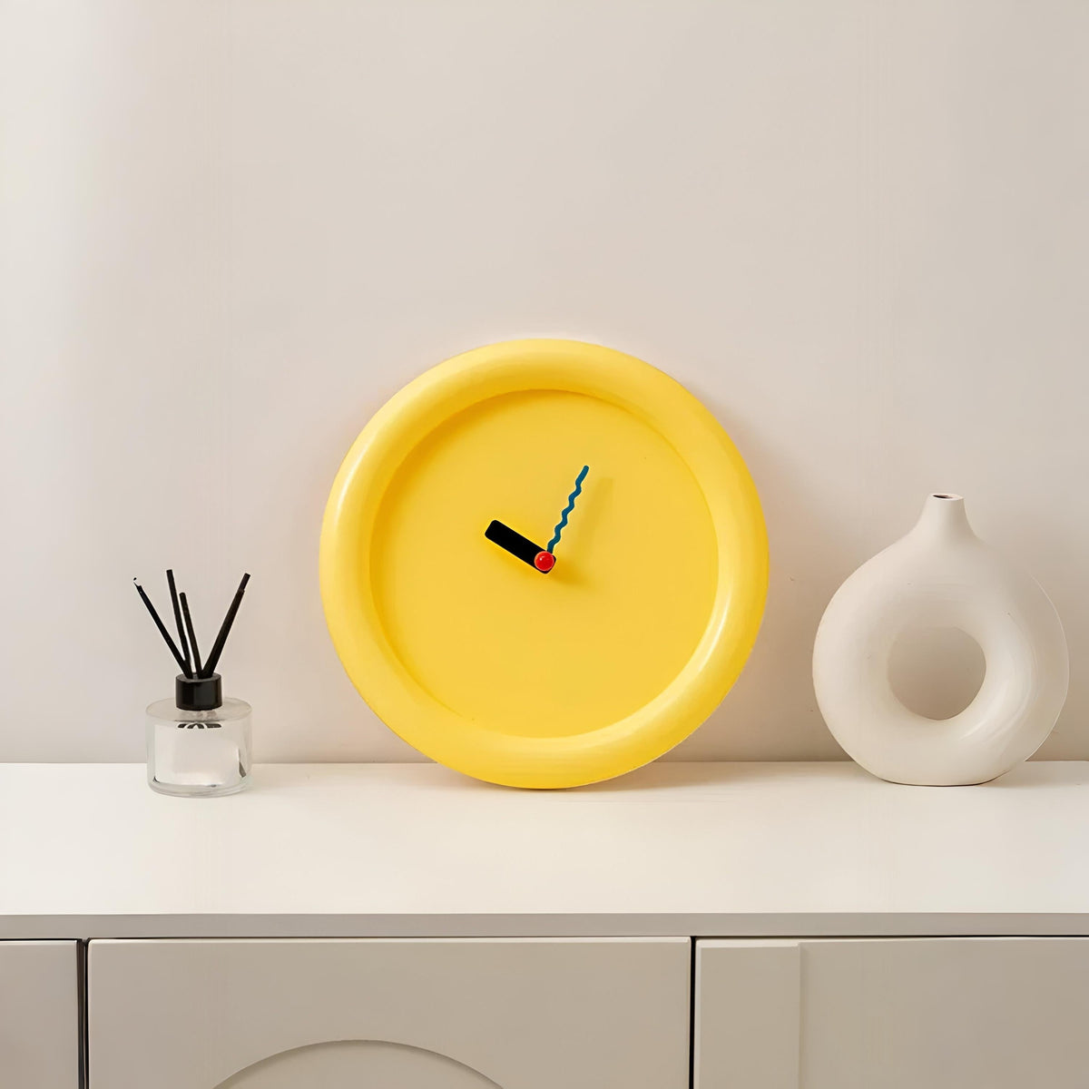 Moderní barevné kulaté plastové nástěnné hodiny — lesklý povrch 60cm