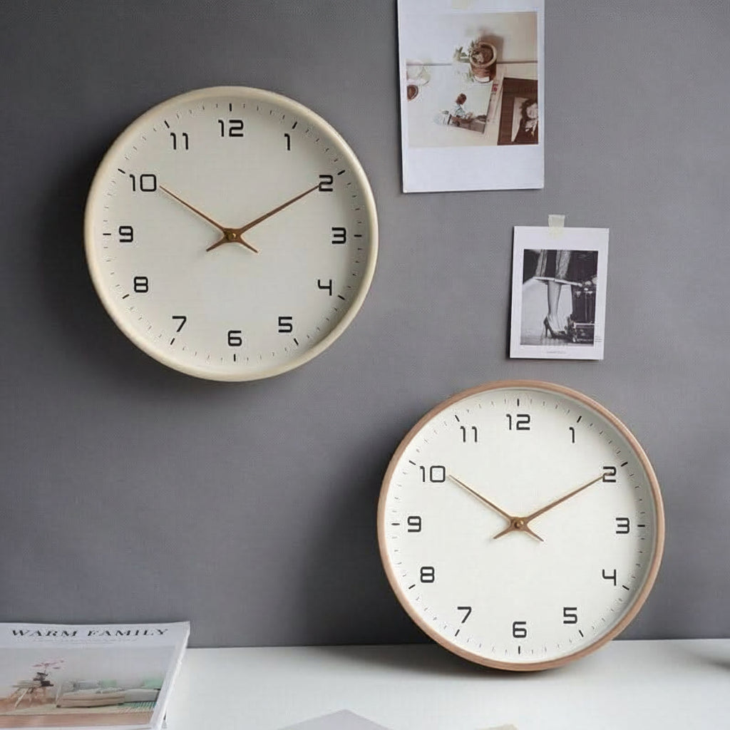 Moderne minimalistisk veggklokke - ren urskive, moderne interiør