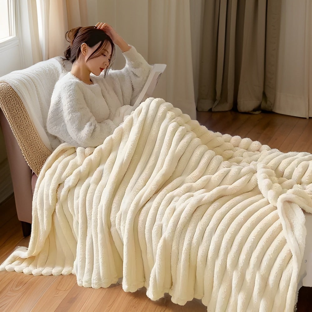 Soft Plush Blanket — Fluffy, Cozy Warmth for Chilly Days