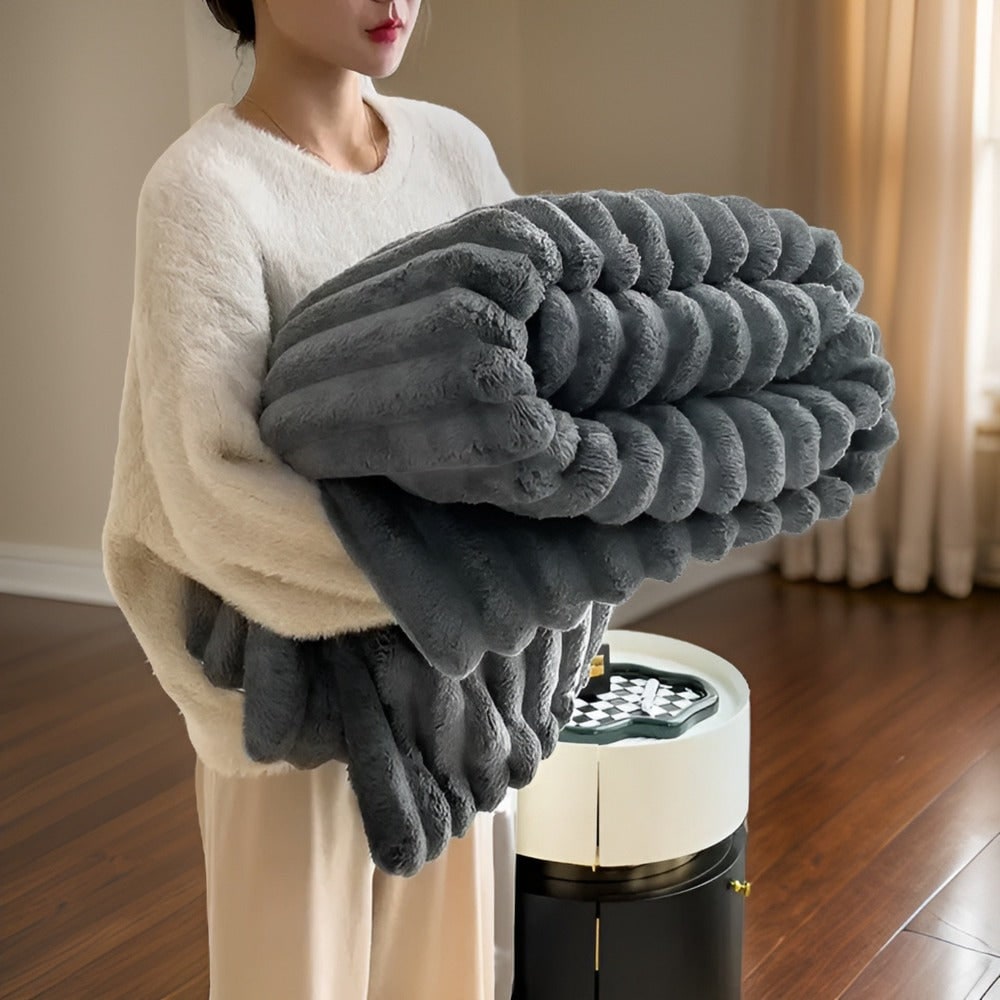 Soft Plush Blanket — Fluffy, Cozy Warmth for Chilly Days